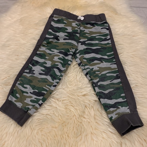 Carter’s Onsie T-Shirt in Gray and Matching Army Style Sweatpants in Green 24M - Picture 6 of 8